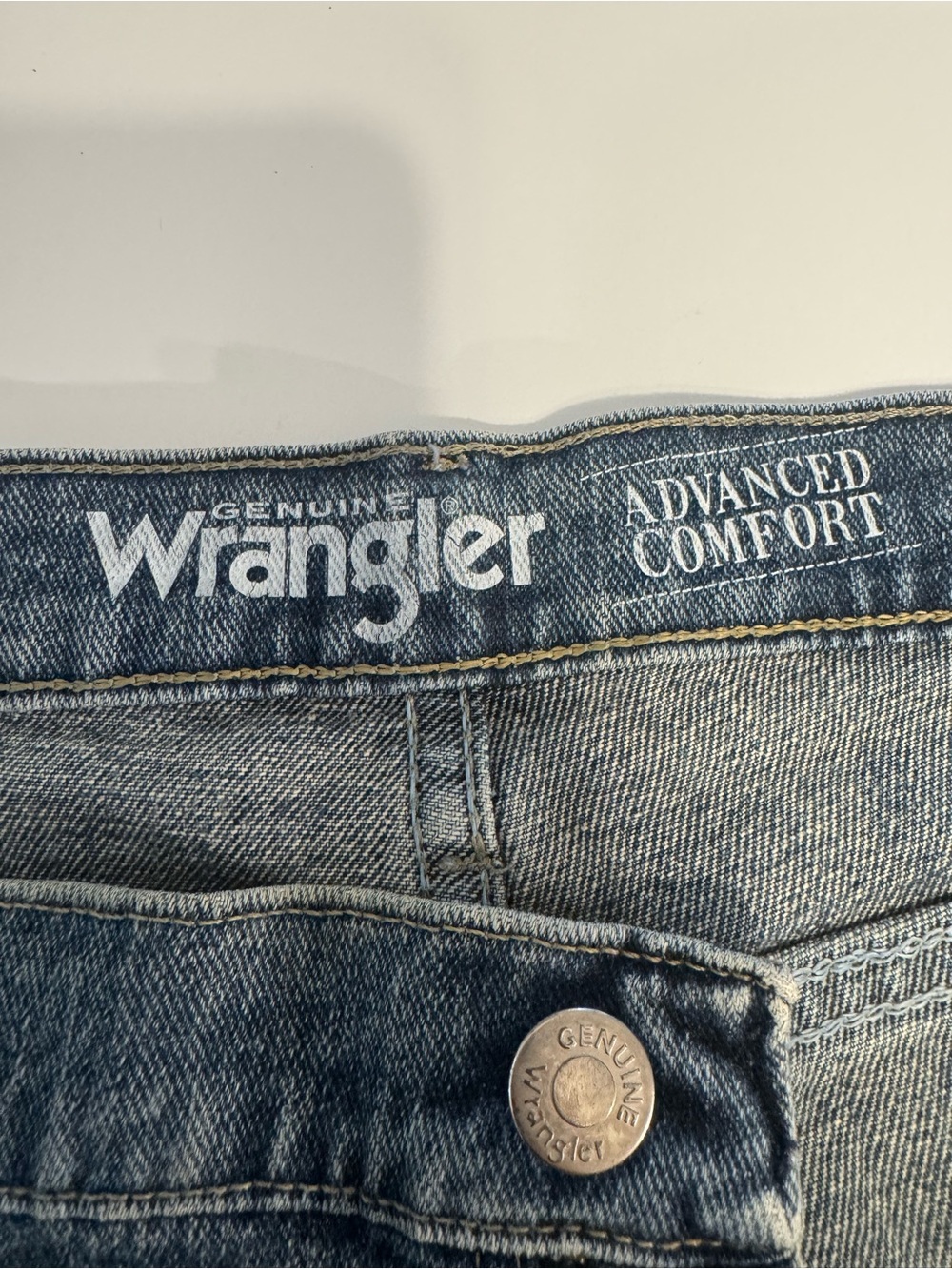 Wrangler Men’s Light Blue Relaxed Jeans - Advanced Comfort 36x29.